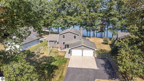 11784 S Shore Dr, Lake, MI, 48632-9084 | Card Image