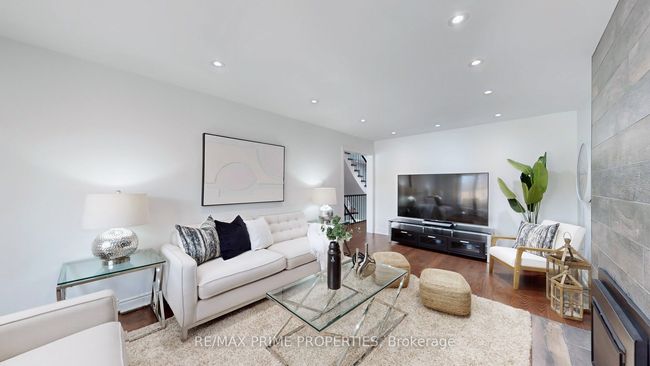 5 Mary Elizabeth Cres, House other with 5 bedrooms, 4 bathrooms and 4 parking in Markham ON | Image 8