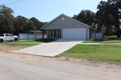 324 W Labadie Avenue, House other with 3 bedrooms, 2 bathrooms and null parking in De Leon TX | Image 2