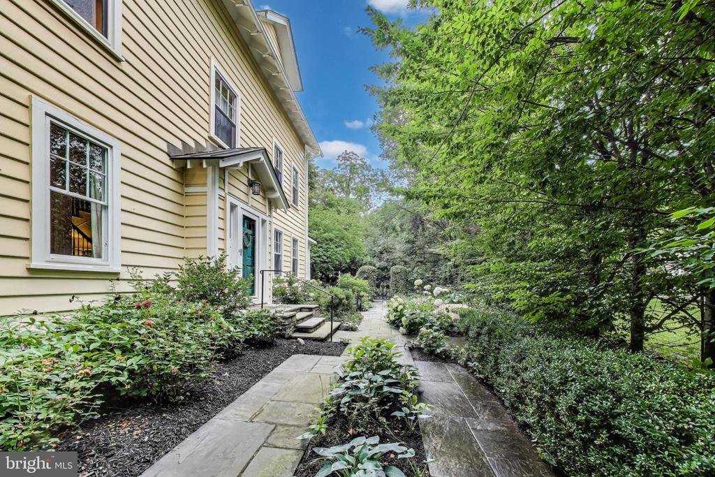Residential Lease in BETHESDA 2