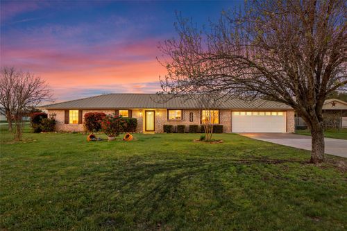 117 N 9th St, Lott, TX, 76656-4161 | Card Image