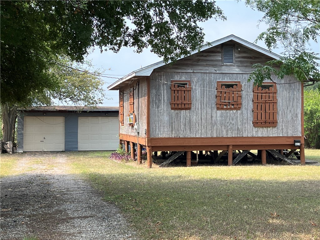 Market St, Sinton, TX 78387