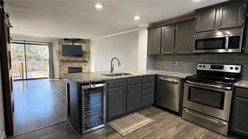 8287 Monrovia St, Lenexa, KS, 66215-2752 | Card Image