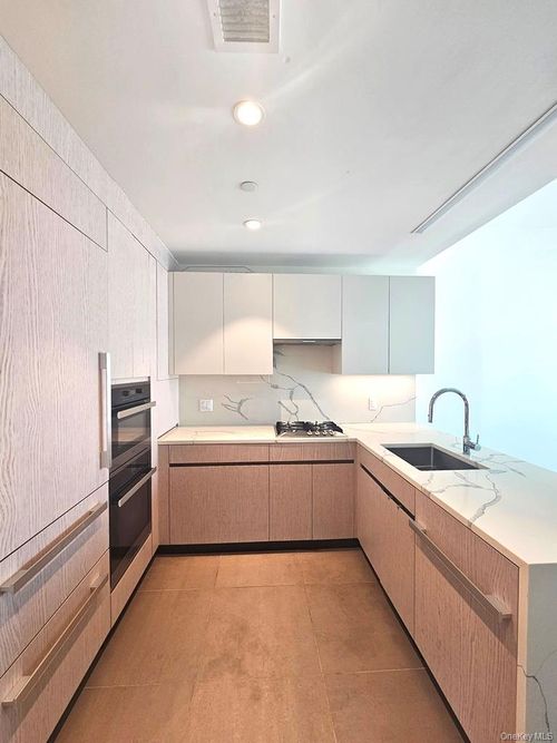 apt-12s-133 39th Ave, Flushing, NY, 11354-4673 | Card Image