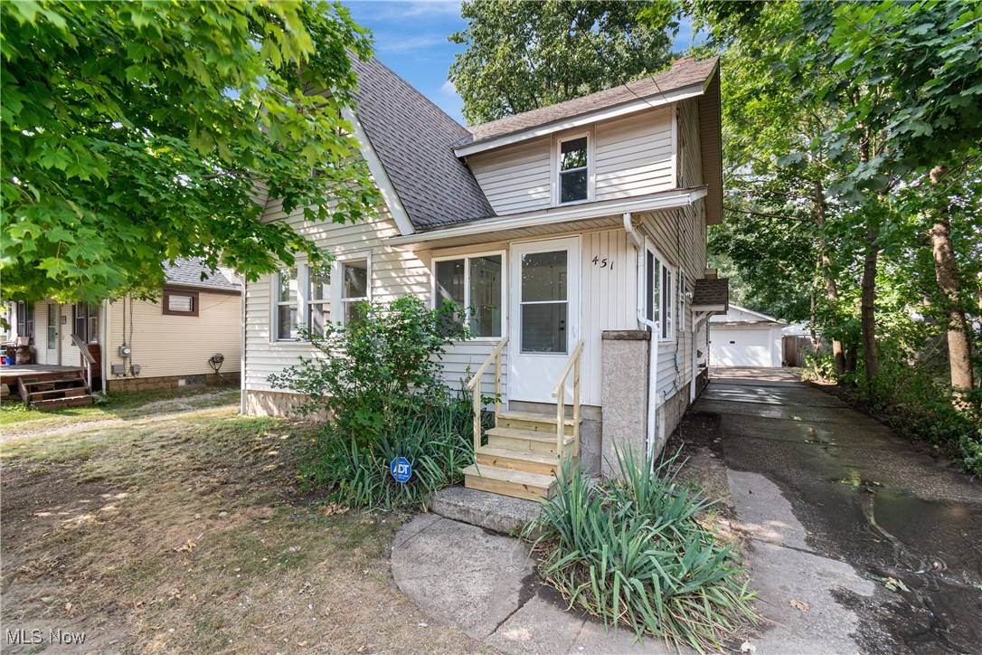 Waterloo Rd, Akron, OH 44314