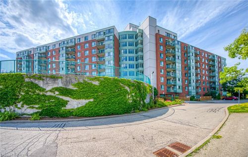 610-30 Blue Springs Dr, Waterloo, ON, N2J4T2 | Card Image