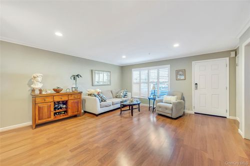 17 Hunter Dr, Central Islip, NY, 11722-4548 | Card Image