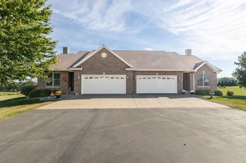 12168 Tama Run Rd, Darlington, WI, 53530-9630 | Card Image