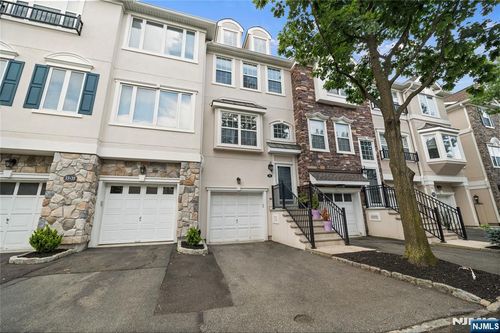 31 Devonshire Dr, Clifton, NJ, 07013-2662 | Card Image