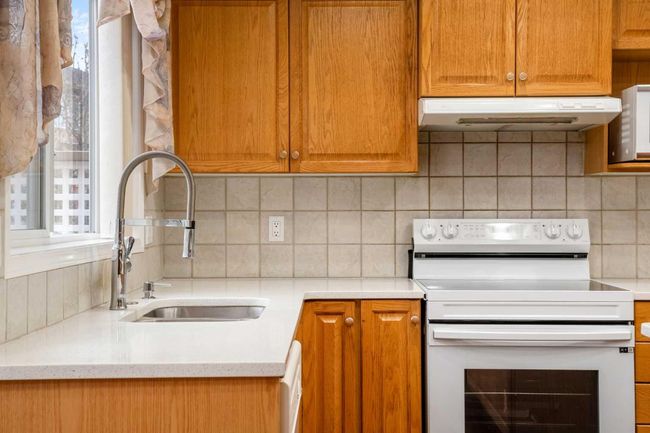 226 Everwillow Close Sw, House other with 5 bedrooms, 4 bathrooms and 4 parking in Calgary AB | Image 9