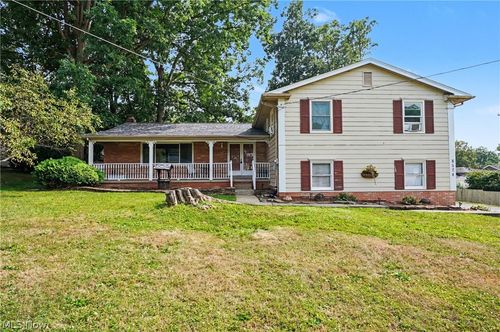 8524 Sleepy Hollow Dr Ne, Warren, OH, 44484-2048 | Card Image