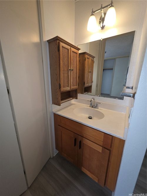 apt-606-1226 Alexander St, Honolulu, HI, 96826-1225 | Card Image