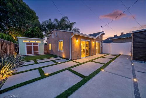 6904 Mclennan Ave, Lake Balboa, CA, 91406-4531 | Card Image