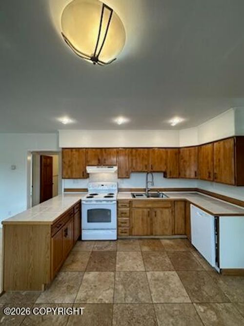 2-936 W 20th Ave, Anchorage, AK, 99503-1752 | Card Image