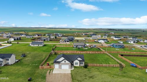 13669 Mulberry Loop Nw, Williston, ND, 58801-9151 | Card Image