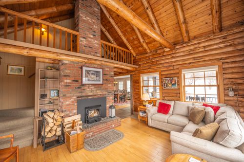 15 Wilmington Heights Rd, Wilmington, VT, 05363-8821 | Card Image