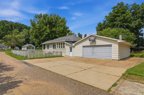 233 Ferry St, Eau Claire, WI, 54703-5944 | Card Image