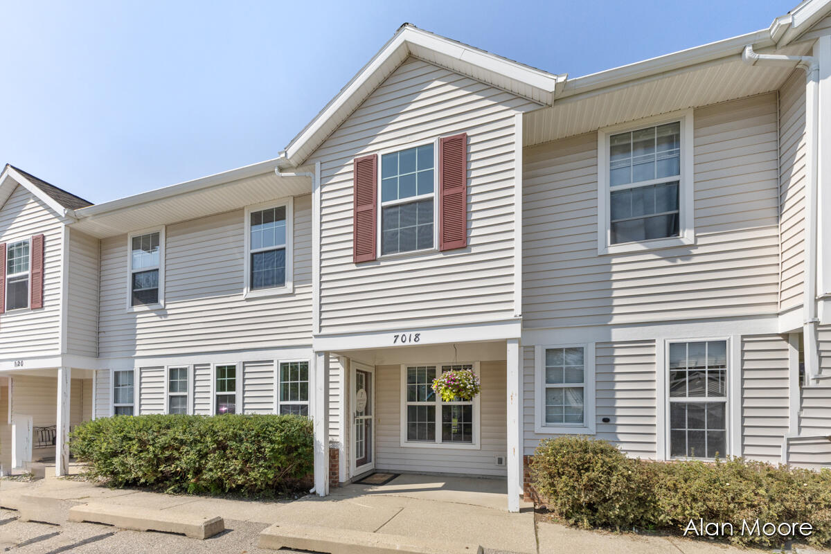 Cannon Place Dr, Rockford, MI 49341