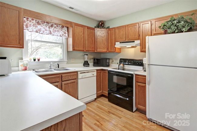 UNIT-802 - 157 Toxaway Views Dr, Condo with 2 bedrooms, 2 bathrooms and null parking in Lake Toxaway NC | Image 8