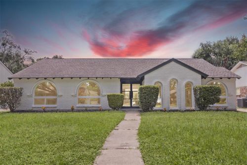 2823 Stetson Ln, Houston, TX, 77043-1832 | Card Image