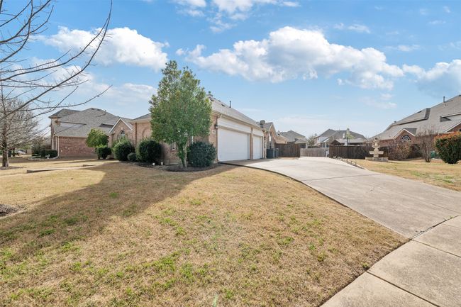 Three Car Garage | Image 23