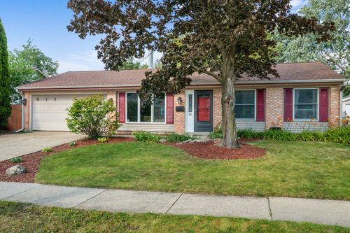 211 David Dr, Streamwood, IL, 60107-1128 | Card Image