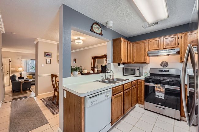 Well maintained kitchen and home! | Image 7