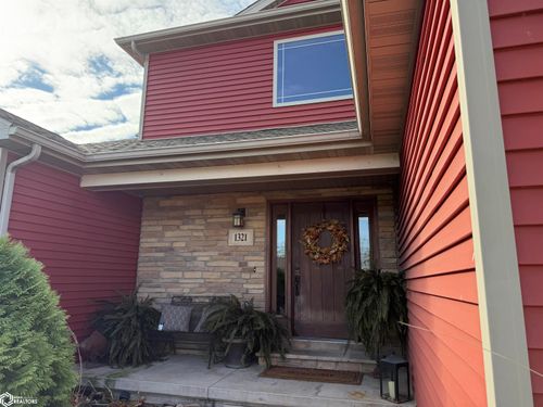 1321 Woodland Ct, Washington, IA, 52353-9389 | Card Image