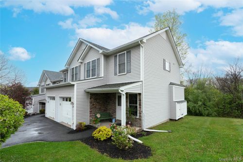 29 Aveonis Ct, Fishkill, NY, 12524-1640 | Card Image