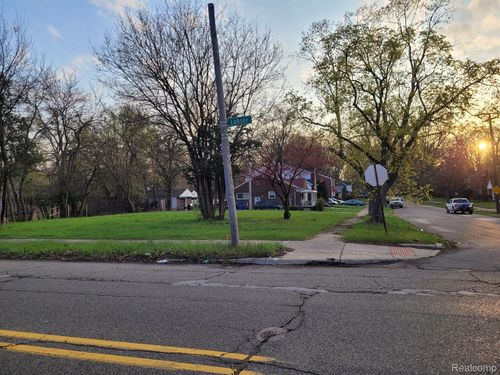 18435 Lahser Rd, Detroit, MI, 48219-2315 | Card Image