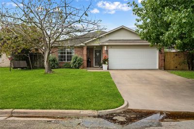 1384 E Washington Street, House other with 3 bedrooms, 2 bathrooms and 4 parking in Giddings TX | Image 3