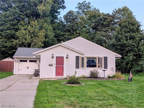 4885 Robinwood Dr, Mentor, OH, 44060-1174 | Card Image