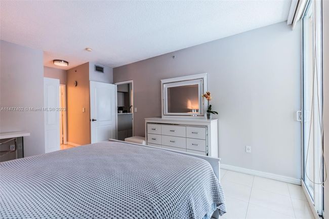 APT-603 - 17555 Atlantic Blvd, Condo with 2 bedrooms, 2 bathrooms and null parking in Sunny Isles Beach FL | Image 34