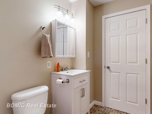 9194 Maplewood Dr, Clio, MI, 48420-9764 | Card Image