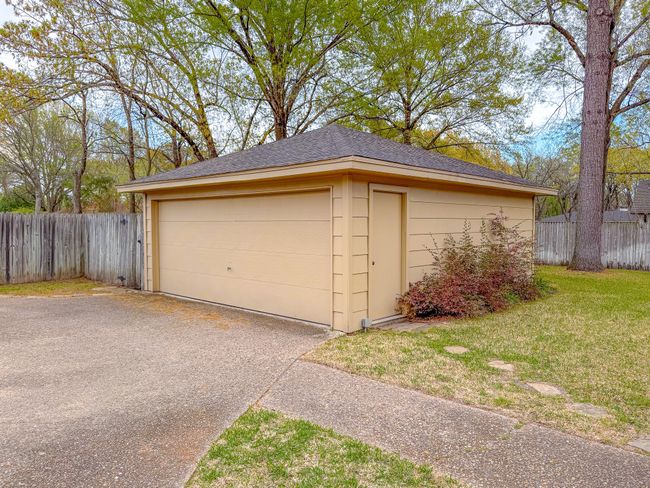 1420 Bowie Cir, House other with 3 bedrooms, 2 bathrooms and null parking in Corsicana TX | Image 4