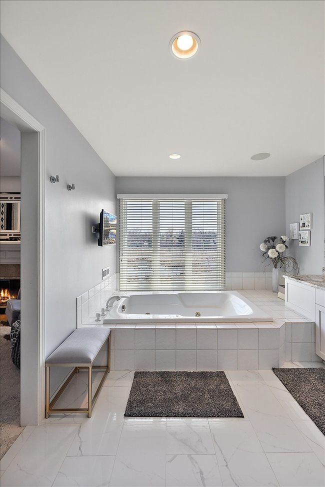 PRIMARY BATH TUB | Image 25