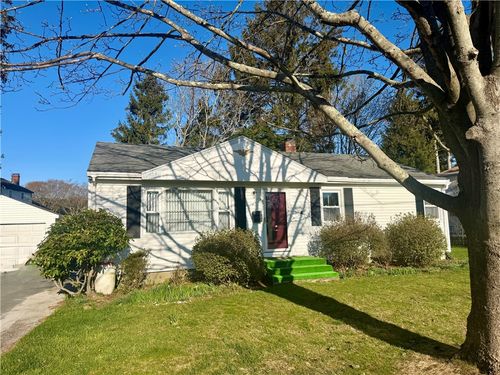 3 Wood Rd, Middletown, RI, 02842-6219 | Card Image