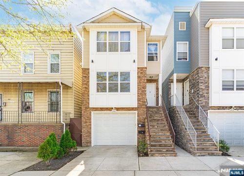 262 2nd Ave W, Newark, NJ, 07107-2412 | Card Image