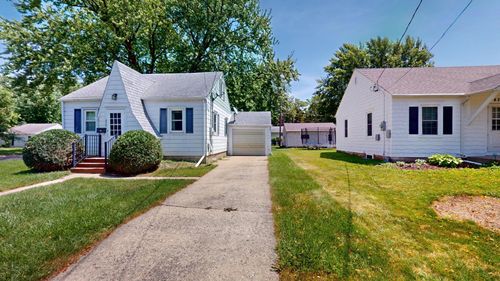 430 Ulstad Ave, Albert Lea, MN, 56007-3825 | Card Image