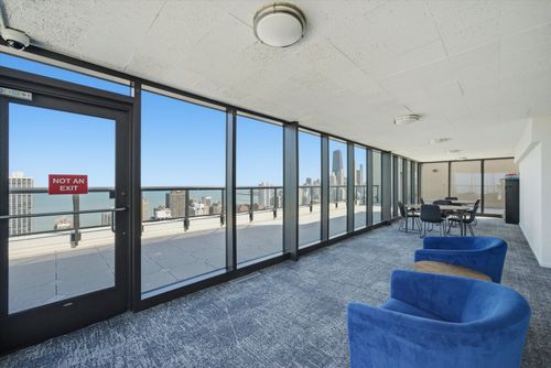 3407-1560 Sandburg Ter, Chicago, IL, 60610-7731 | Card Image