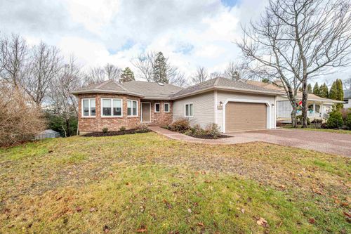 331 Moirs Mill Rd, Bedford, NS, B4A3Y3 | Card Image