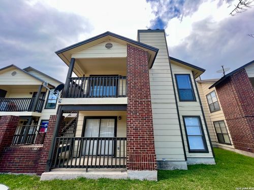 3-810 Station St, Converse, TX, 78109-1343 | Card Image