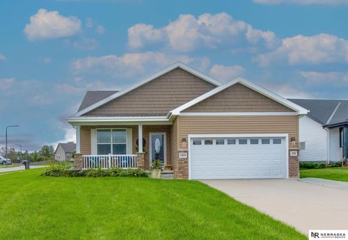 15803 Young Cir, Bennington, NE, 68007-1648 | Card Image