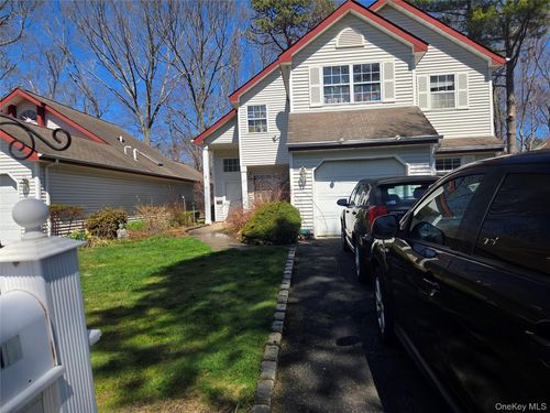 11 Turnberry Ct, Middle Island, NY, 11953-1936 | Card Image