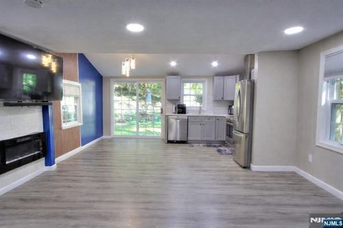 31 Station Rd, Denville, NJ, 07834-2466 | Card Image