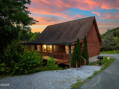 1810 Trout Way, Sevierville, TN, 37862-7270 | Card Image