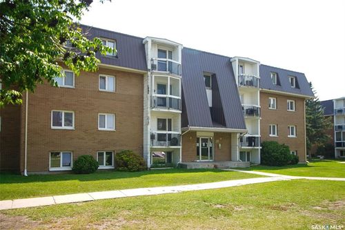 34-39 Centennial St, Regina, SK, S4S6P8 | Card Image
