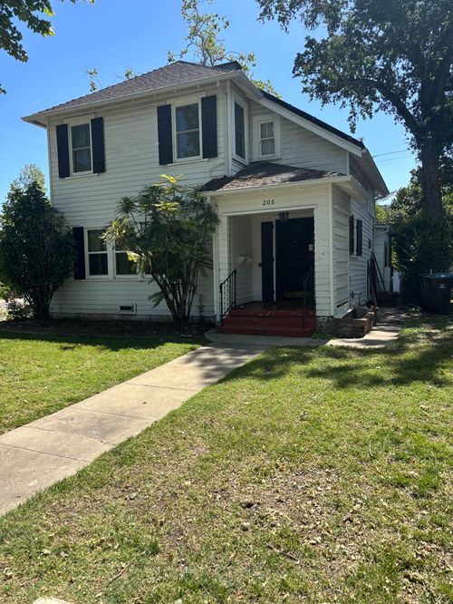 208 W Knoles Way, Stockton, CA, 95204-3133 | Card Image