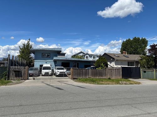 12711 112a Ave, Surrey, BC, V3V3L4 | Card Image