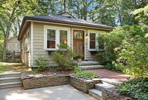 9 Harding St, Sharon, MA, 02067-2514 | Card Image